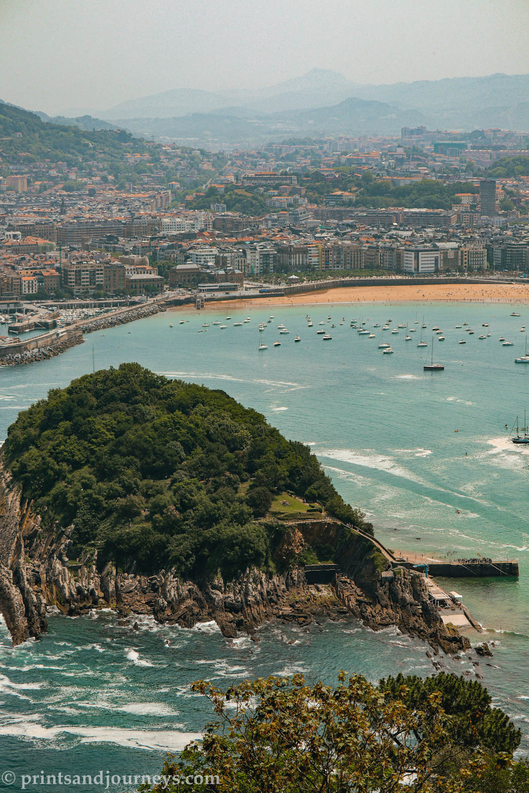 San sebastian showing the city and the beach from above